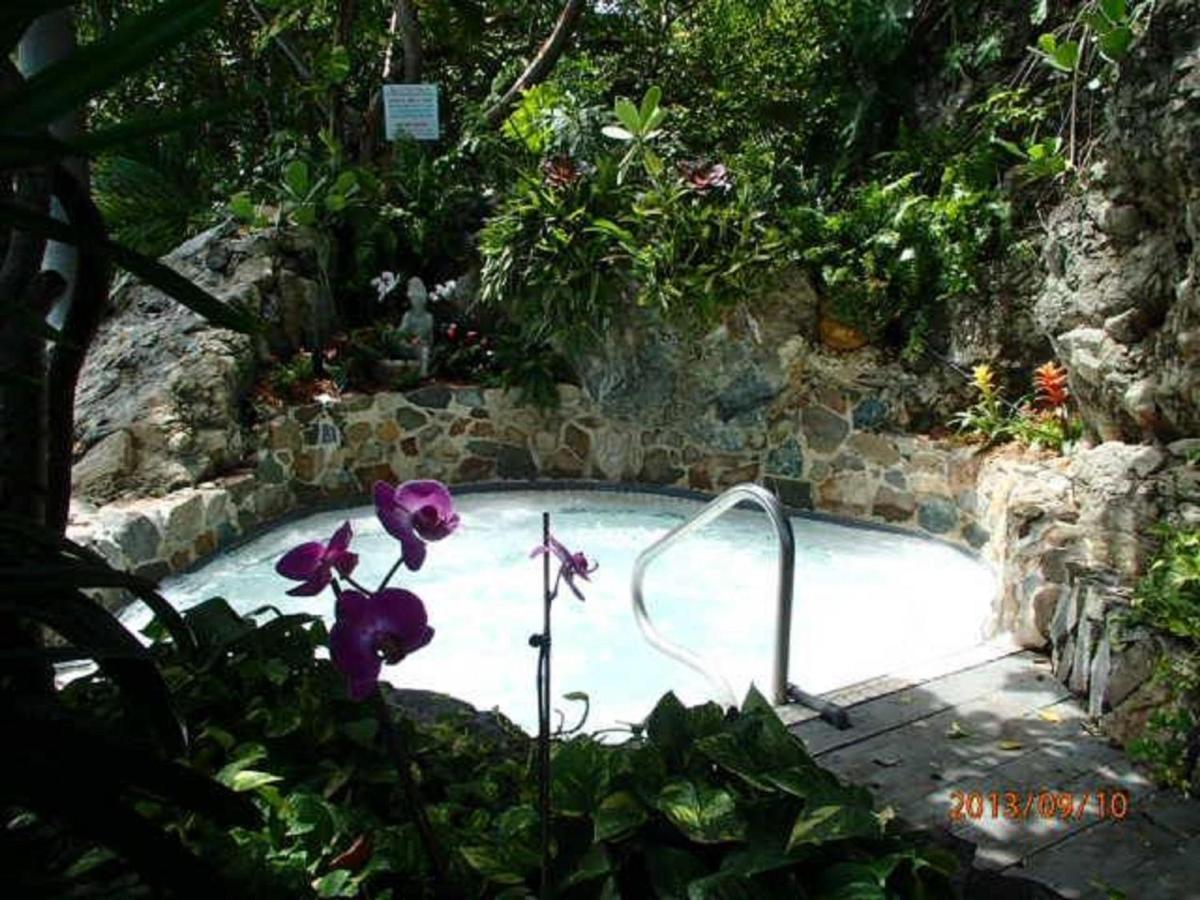 Flamboyan On The Bay Resort & Villas Canaan Extérieur photo
