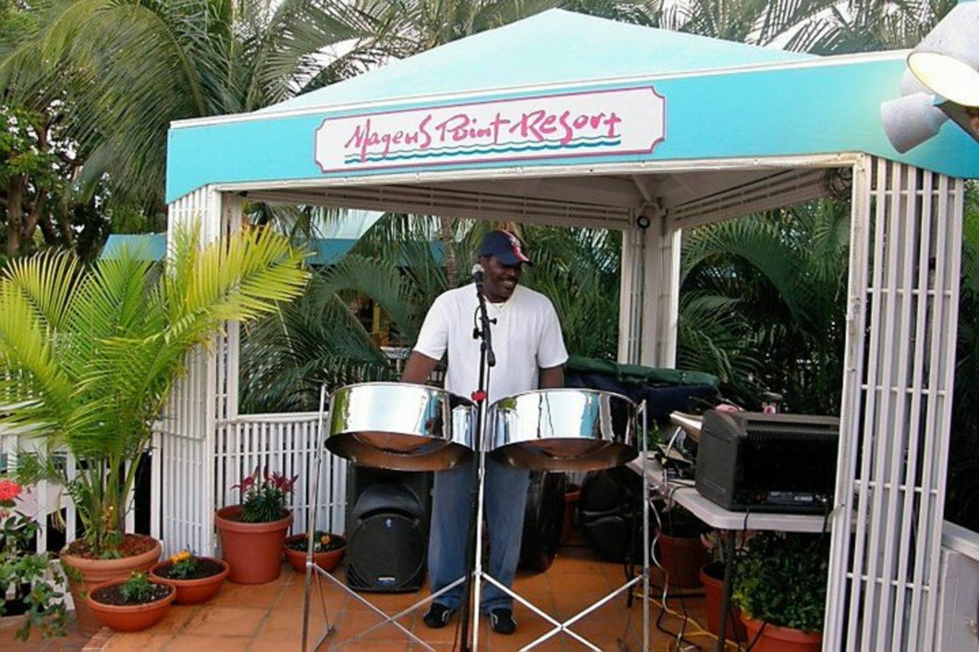 Flamboyan On The Bay Resort & Villas Canaan Extérieur photo